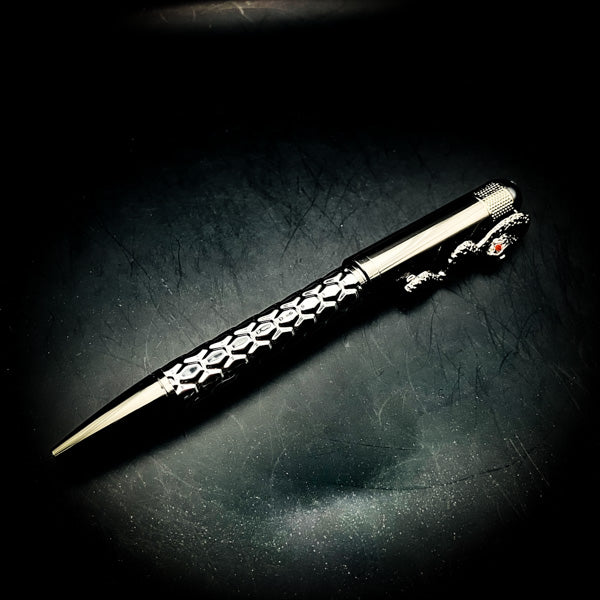 NEW・邪悪者を腐敗【召喚呪術】呪いの銀蛇<ペン>