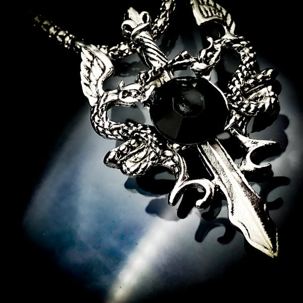 尽きぬ財を巡らせる黒龍金環 黒魔術アクセサリー 「黒龍の金巡」