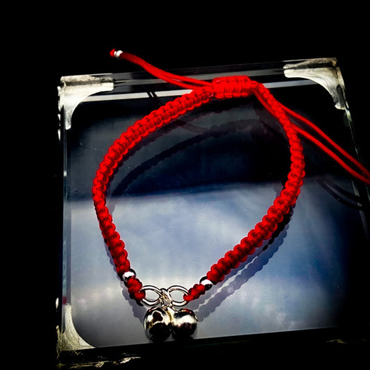 赤い糸で良縁を結ぶ「縁切り×縁結び」極上魔術品・赤い糸の魔説