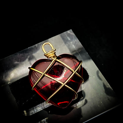 深く惹き合う禁断の愛 黒魔術アクセサリー 「縛愛のエクスタシー」