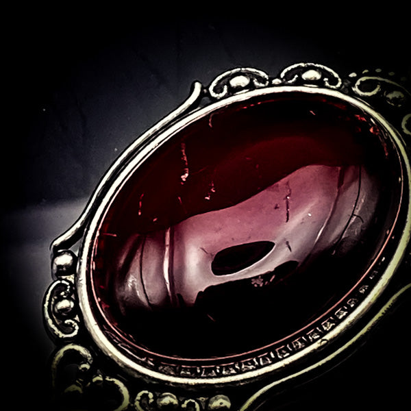 因果を反転させる黒紅の呪石 黒魔術アクセサリー 「カルマ・リフレクション」