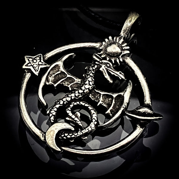 封じた感情を力へ変える 黒魔術アクセサリー 「復讐の呪核」