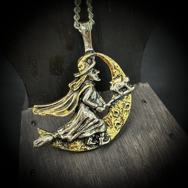 富を呼び、財を育てる魔女の金財秘術【黒魔術アクセサリー】ルナ・メディチ