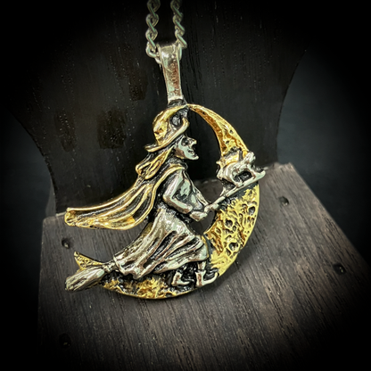 富を呼び、財を育てる魔女の金財秘術【黒魔術アクセサリー】ルナ・メディチ