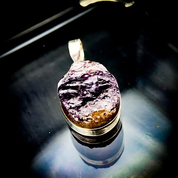高貴の魔石・アメジスト「幸福と愛を授ける魔術品」最愛の紫水晶