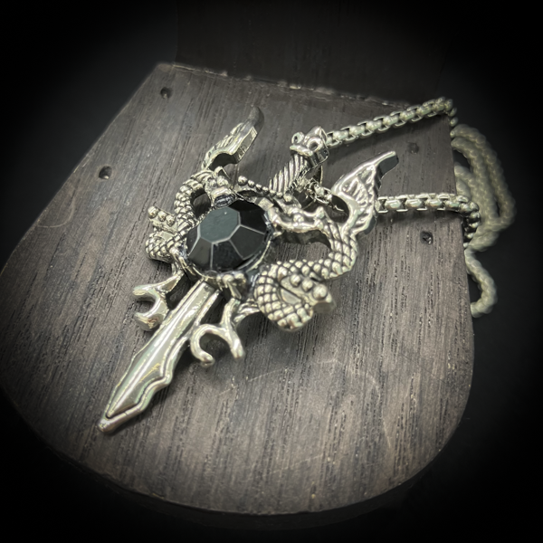 尽きぬ財を巡らせる黒龍金環   黒魔術アクセサリー   「黒龍の金巡」